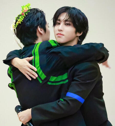 Minsung hug